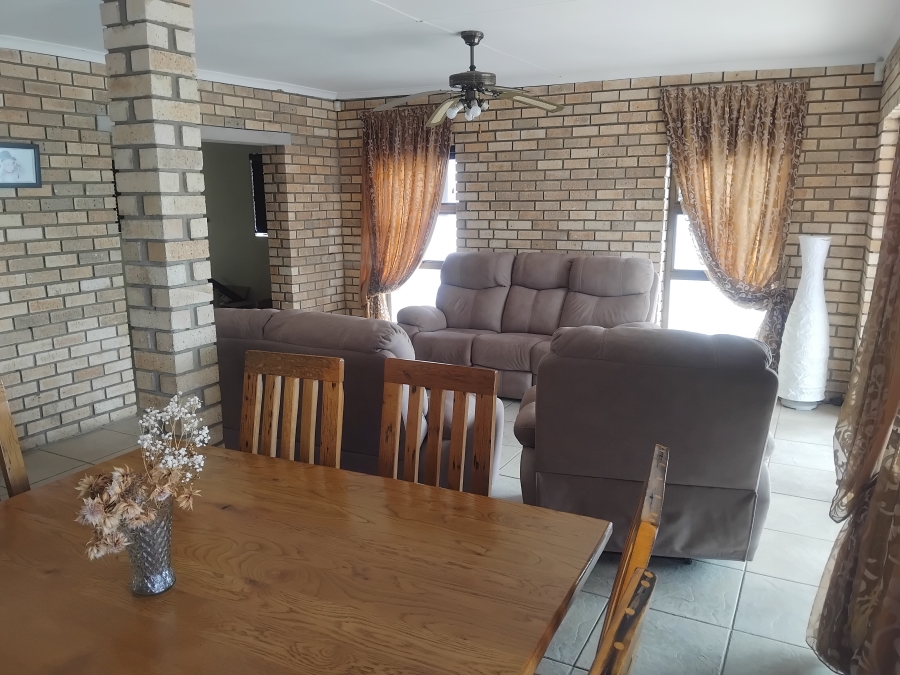 6 Bedroom Property for Sale in Wavecrest Eastern Cape